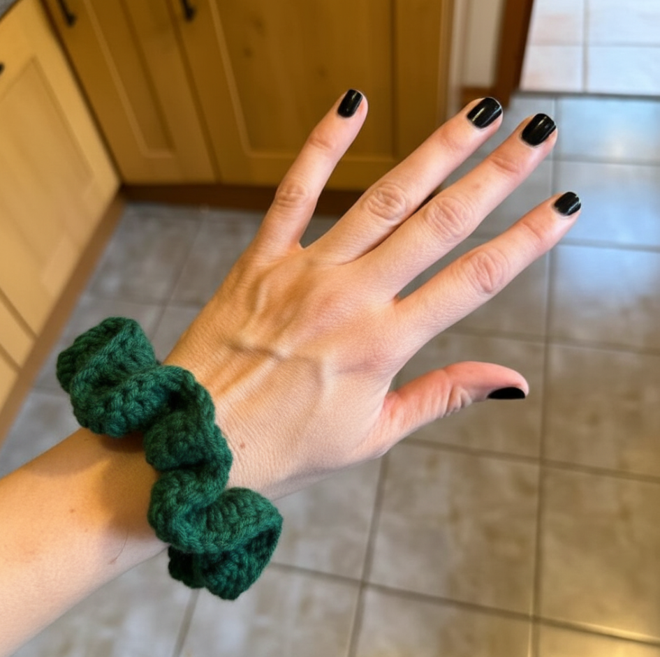 Crochet Scrunchie Pattern: How to Make One (Free & Beginner-Friendly)